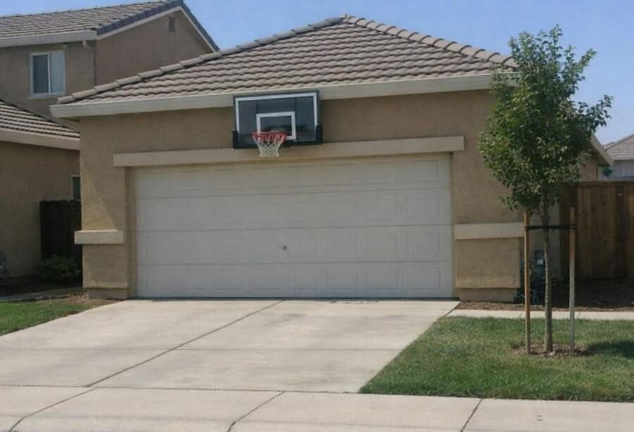 The garage and driveway of a newer Elk Grove tract house